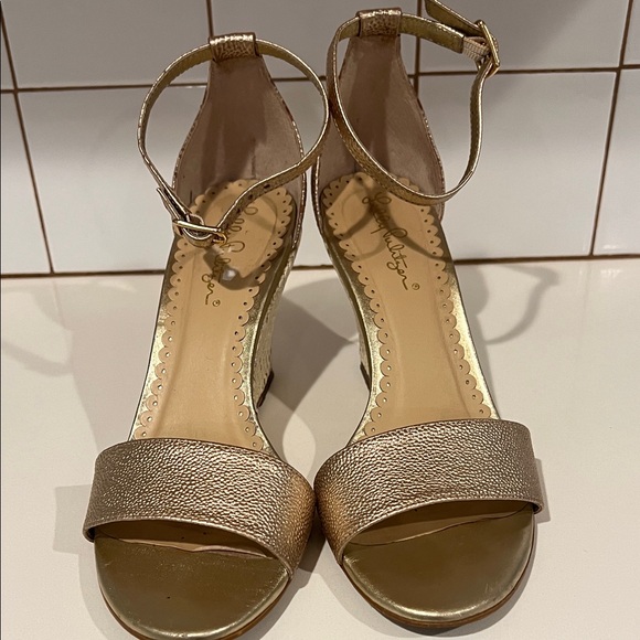 Lilly Pulitzer Bridgette Gold Open Toe Wedges Ankle Strap Size 7.5 worn once! - Picture 2 of 5
